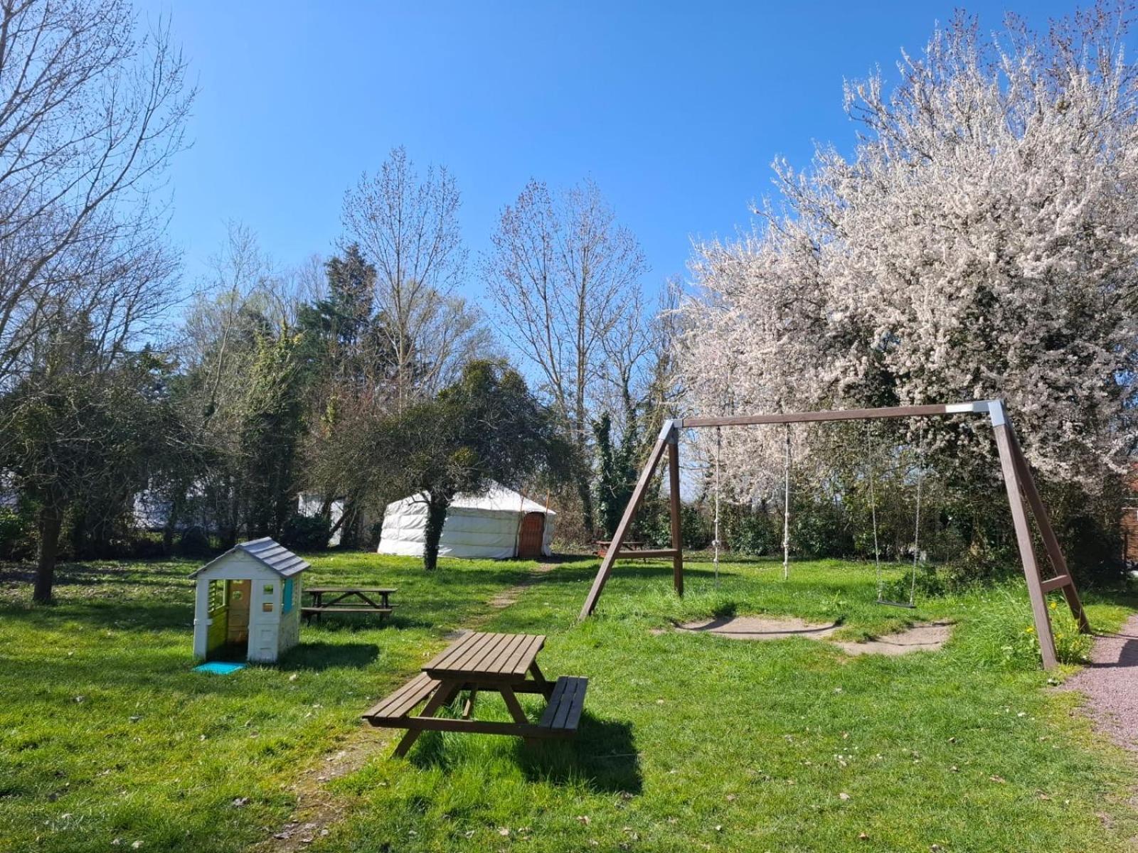 Le Village Insolite Yourte Et Roulotte Saint-Benoît-des-Ondes Dış mekan fotoğraf