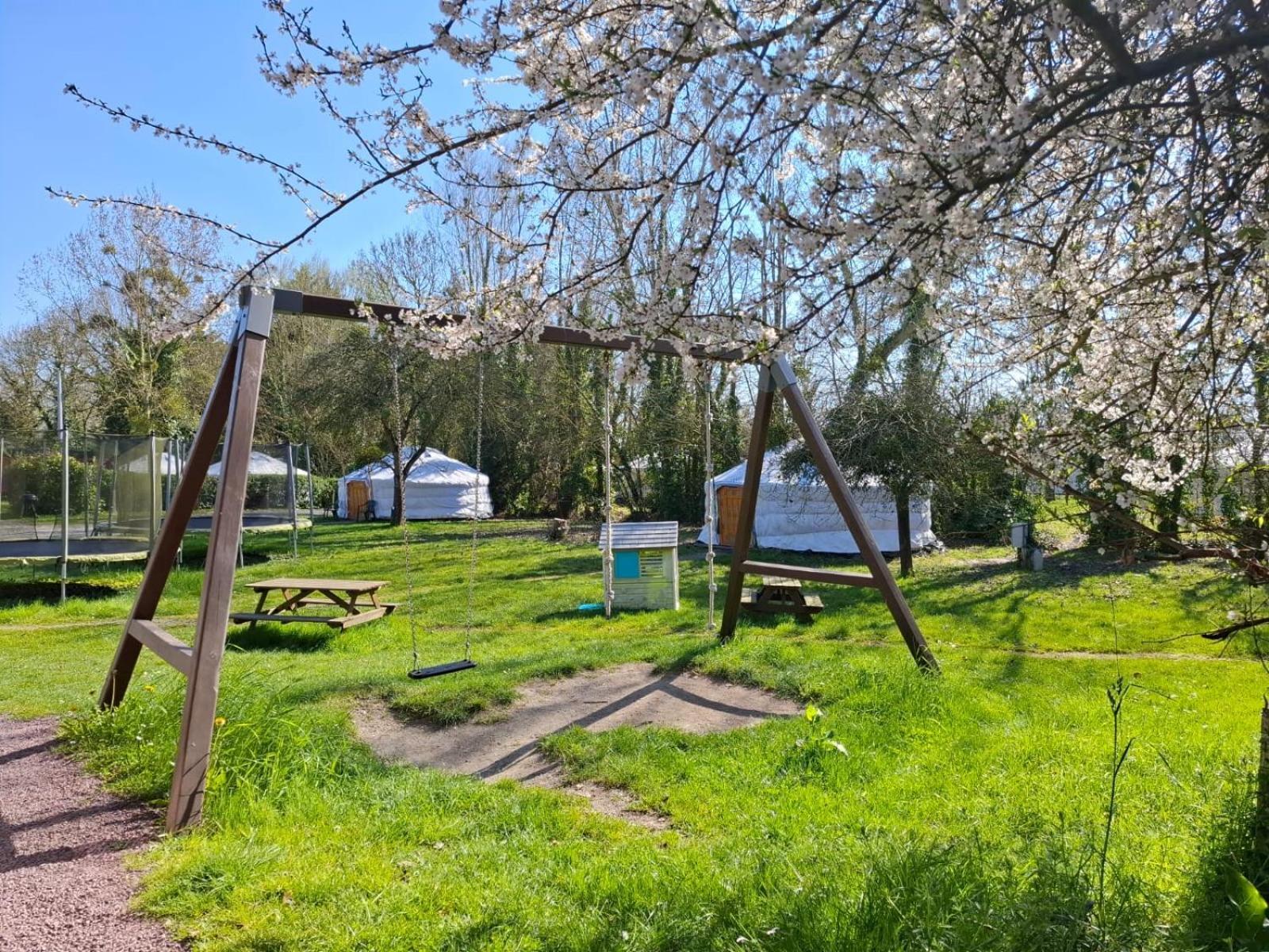 Le Village Insolite Yourte Et Roulotte Saint-Benoît-des-Ondes Dış mekan fotoğraf